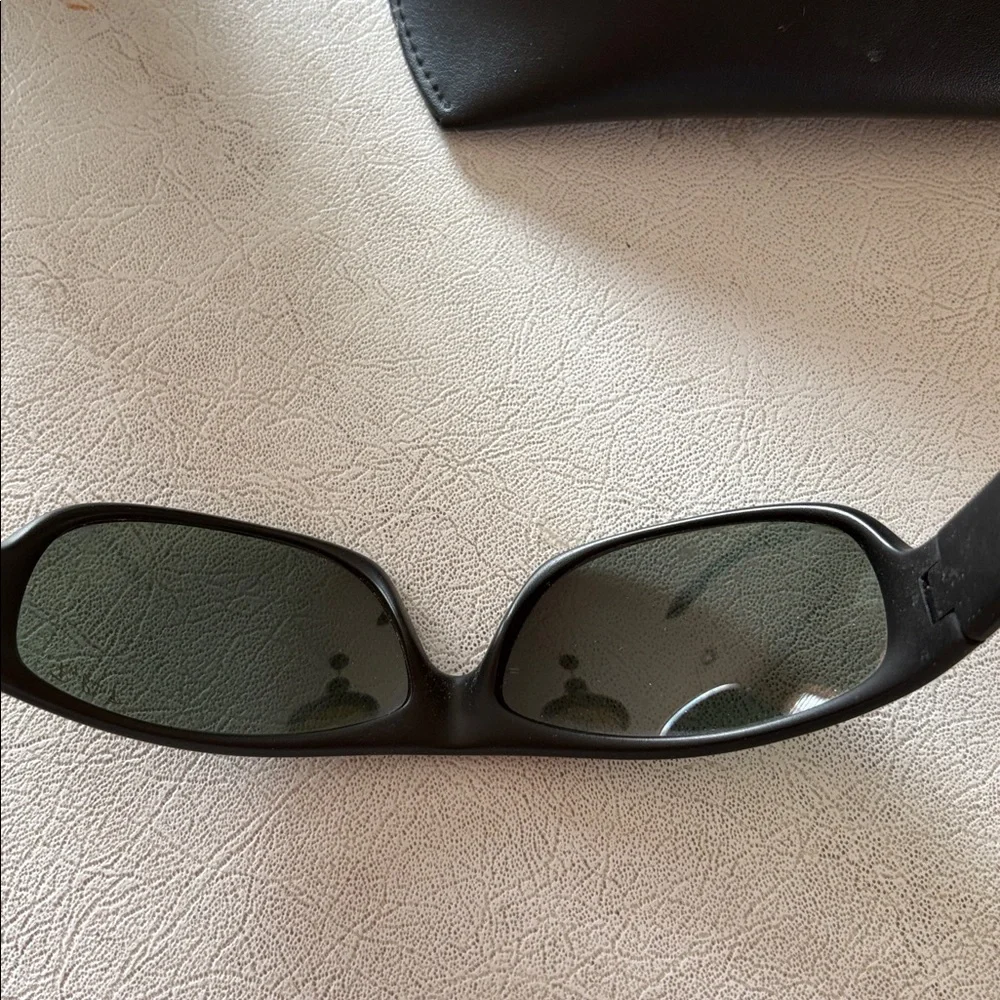 Men’s Ray-Ban Black polarized Sunglasses with Black Case